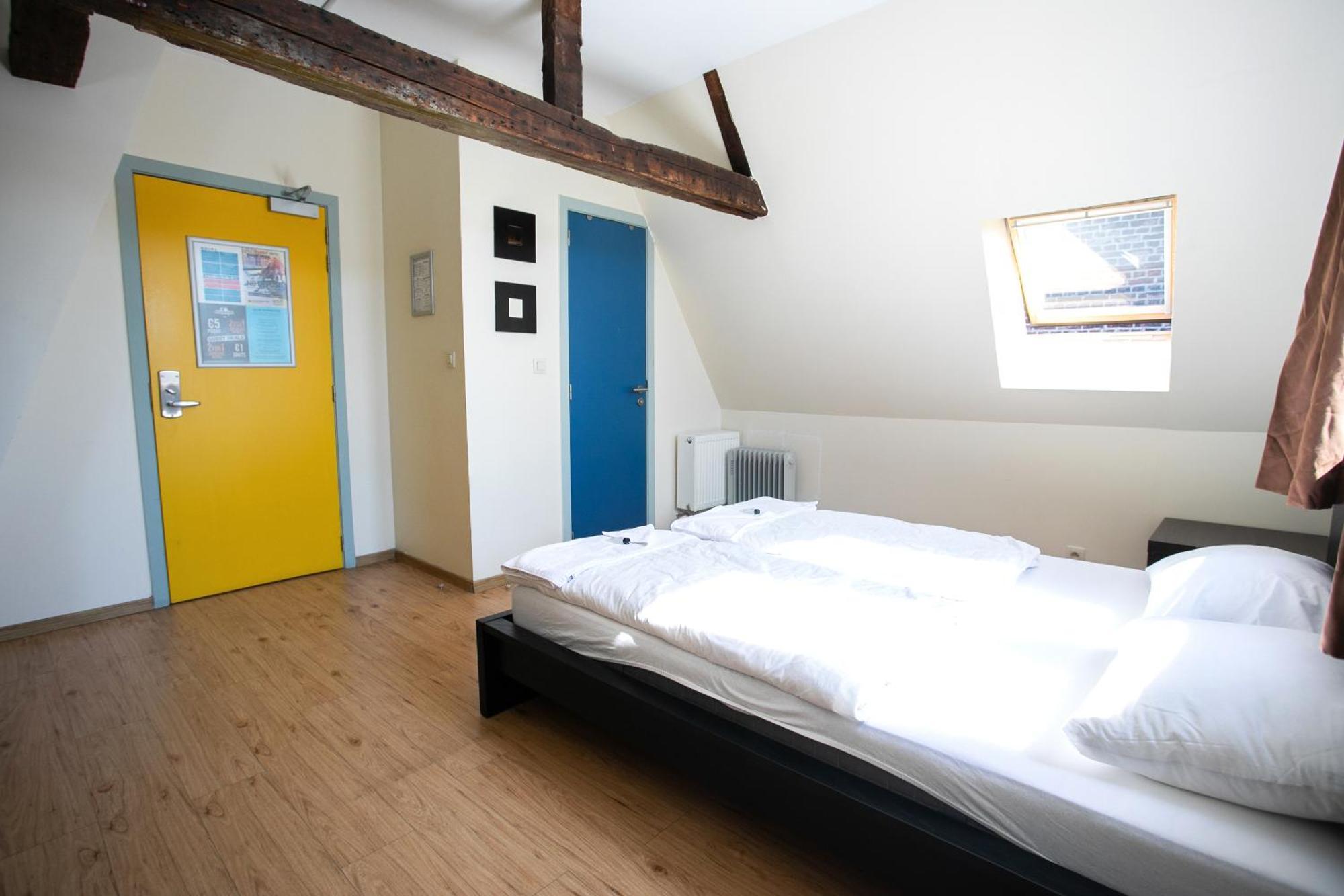 St Christopher'S Inn Hostel At The Bauhaus Bruges Room photo